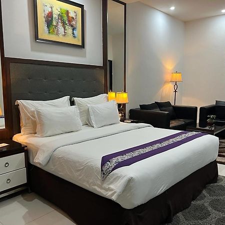 Ayla City Hotel Sorong Bagian luar foto