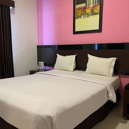 Ayla City Hotel Sorong Bagian luar foto