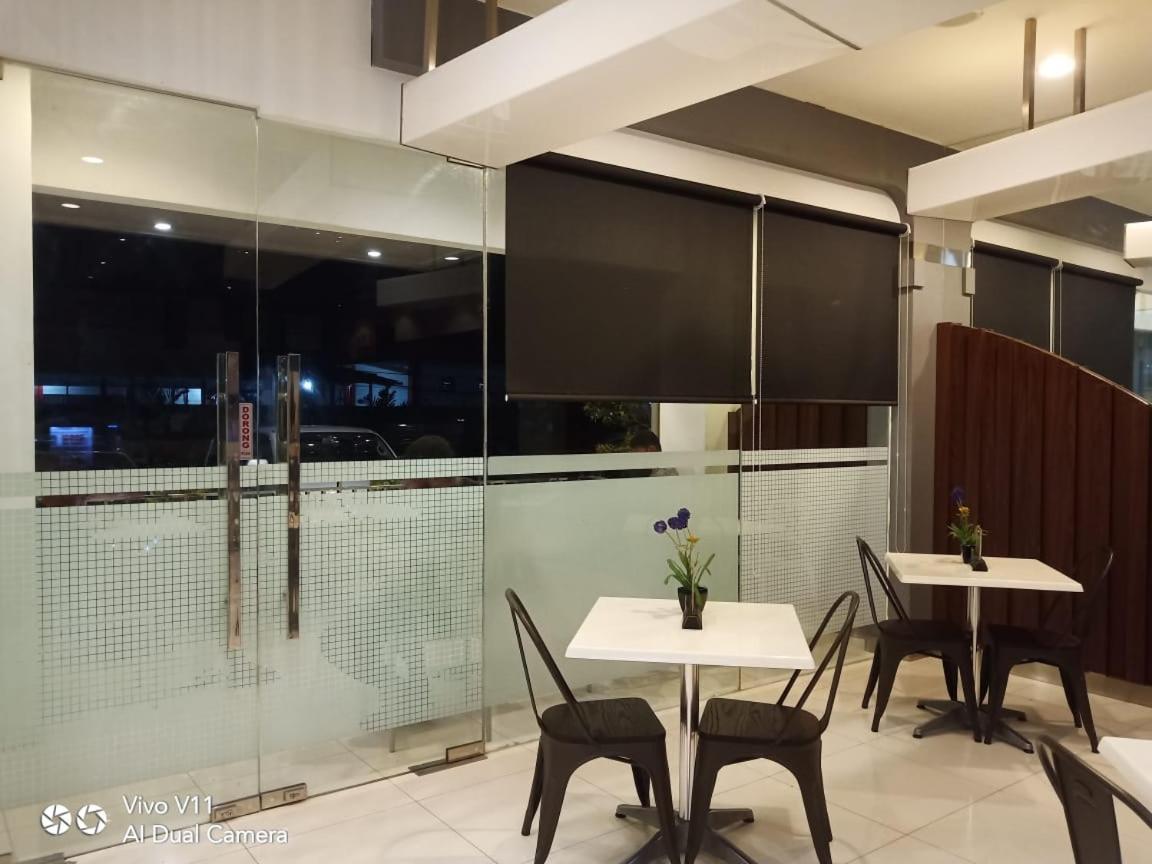 Ayla City Hotel Sorong Bagian luar foto