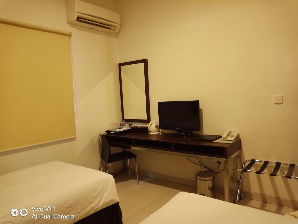 Ayla City Hotel Sorong Bagian luar foto