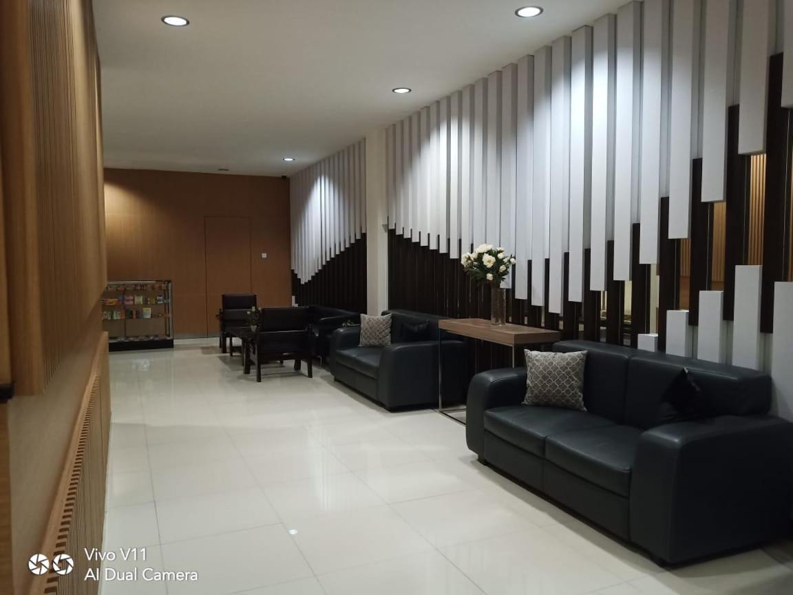 Ayla City Hotel Sorong Bagian luar foto