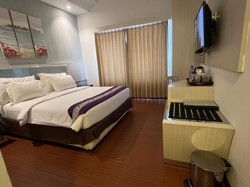 Ayla City Hotel Sorong Bagian luar foto