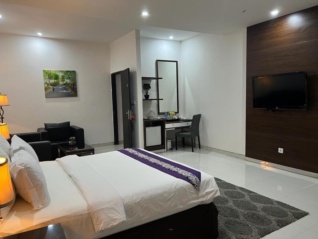 Ayla City Hotel Sorong Bagian luar foto