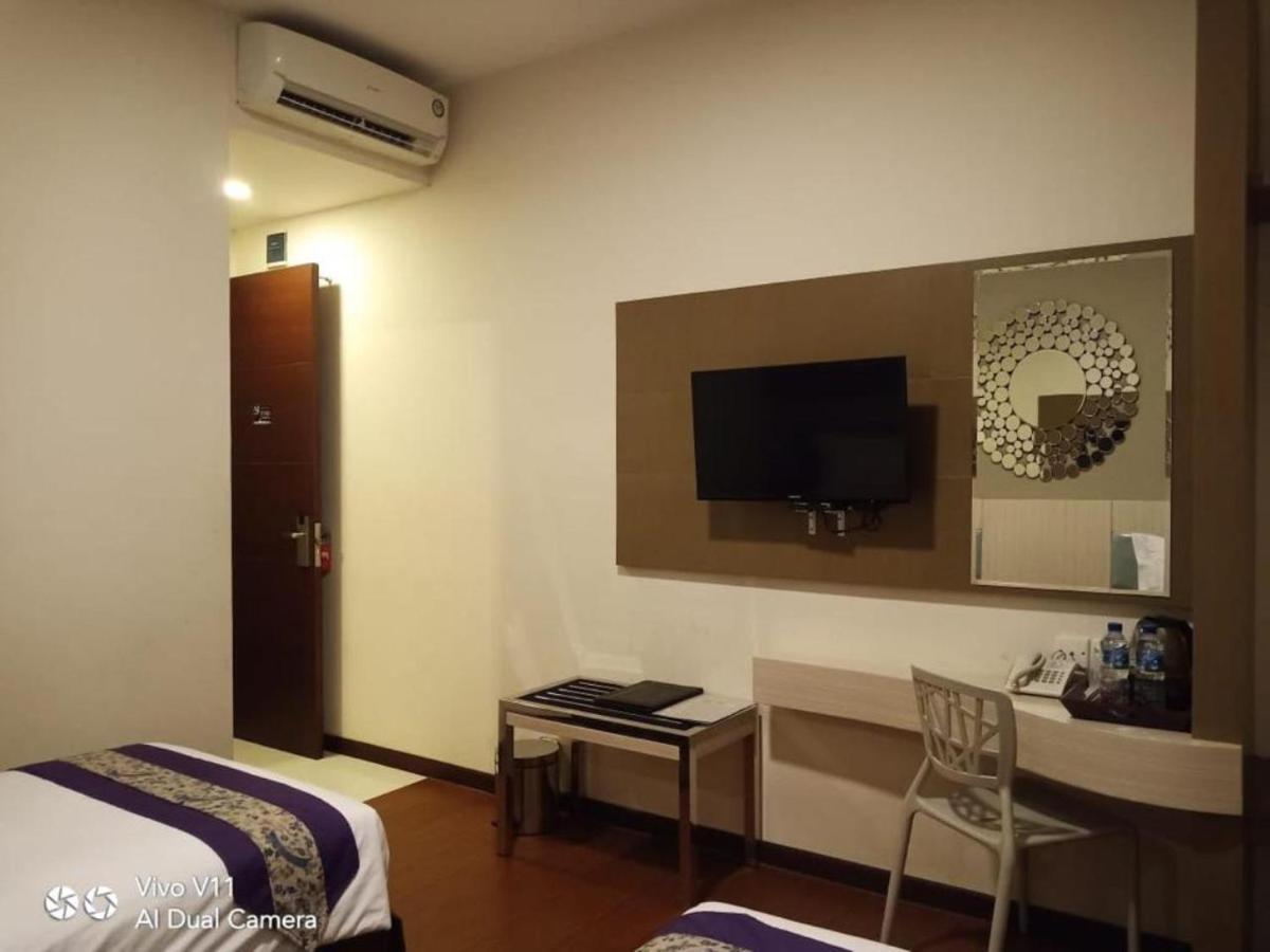Ayla City Hotel Sorong Bagian luar foto