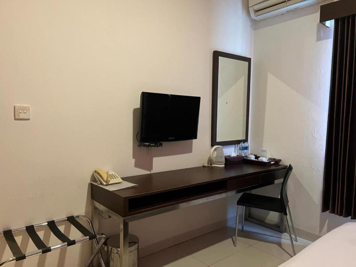 Ayla City Hotel Sorong Bagian luar foto