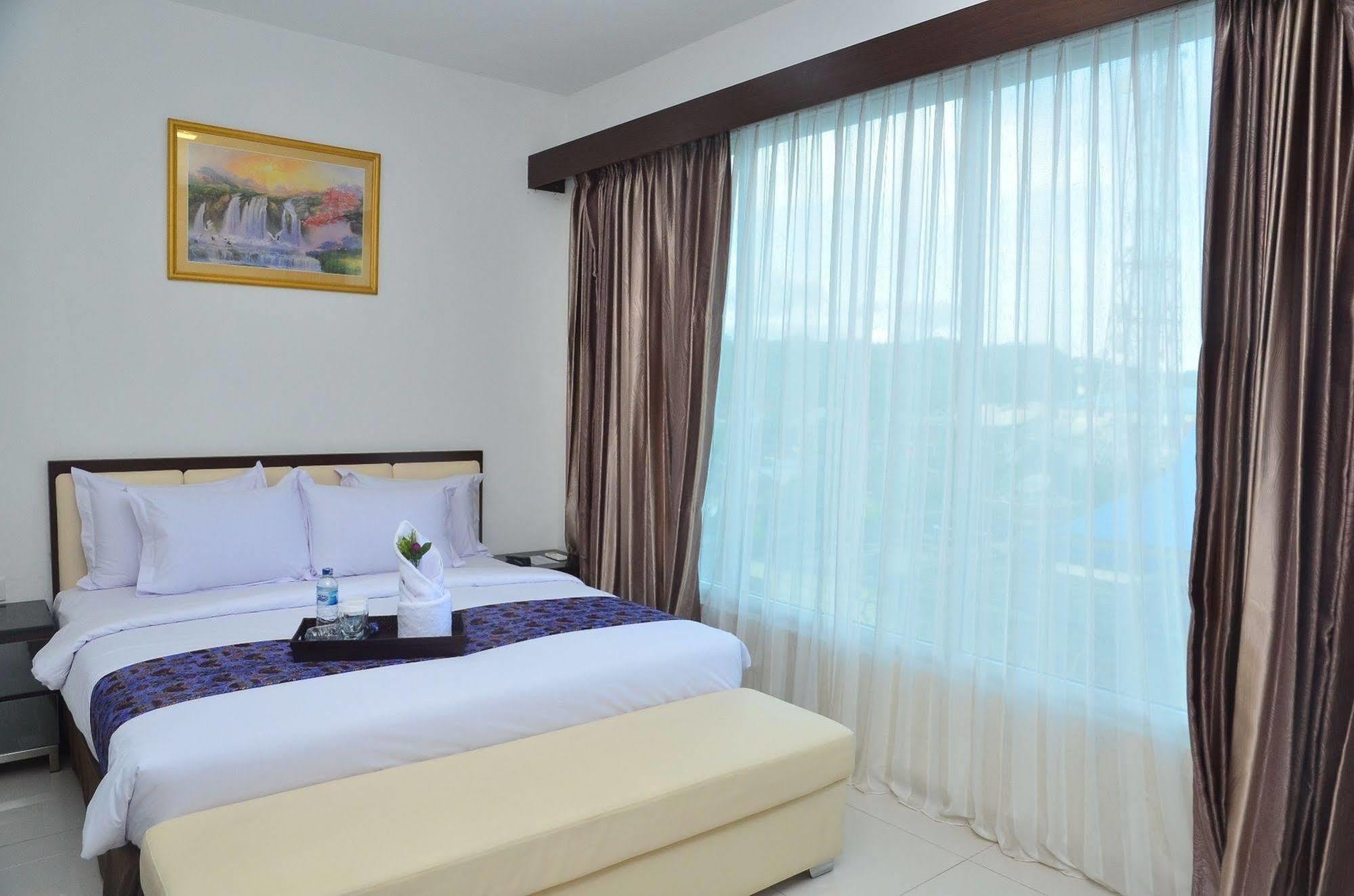 Ayla City Hotel Sorong Bagian luar foto